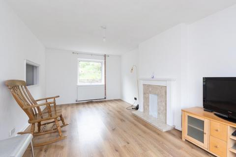 3 bedroom end of terrace house to rent, Eleanor Close, Bath BA2