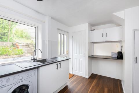3 bedroom end of terrace house to rent, Eleanor Close, Bath BA2