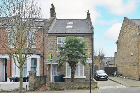 21a Avenue Road, London, W3 8NH