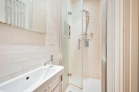 21a Avenue Road, London, W3 8NH