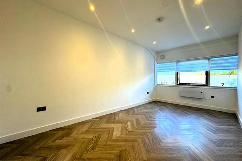 undefined, Oakley Place, Fleet GU52