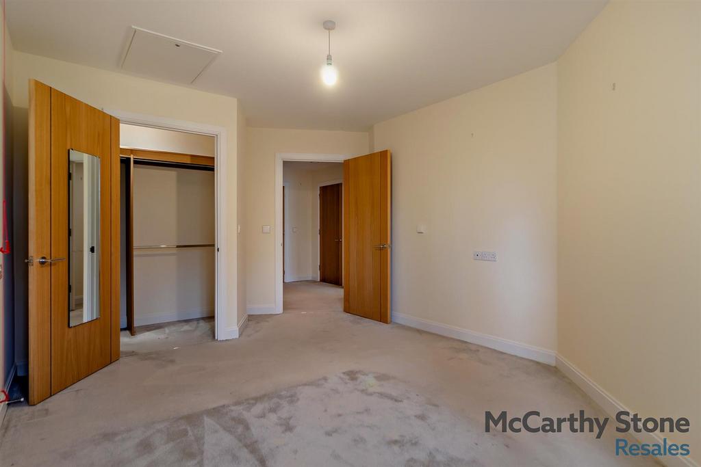 Walk-in wardrobe