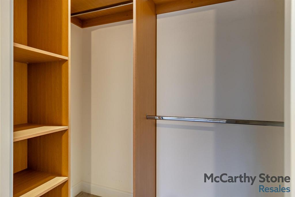 Walk-in wardrobe