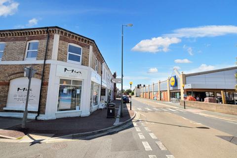 1 bedroom apartment to rent, St. Marychurch Road, Torquay, TQ1