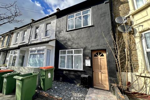 2 bedroom terraced house to rent, Trevelyan House, Stratford, E15 1SU