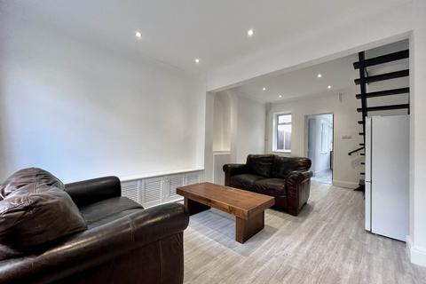 2 bedroom terraced house to rent, Trevelyan House, Stratford, E15 1SU