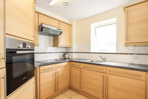 2 bedroom apartment for sale, Avenue Road, Lymington, Hampshire, SO41