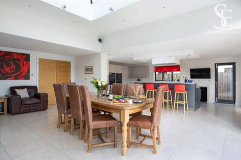 5 bedroom detached house for sale, High Street, Standlake, OX29