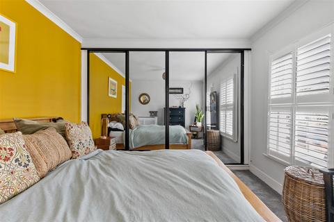 36 Carmichael Road, London, SE25 5LT