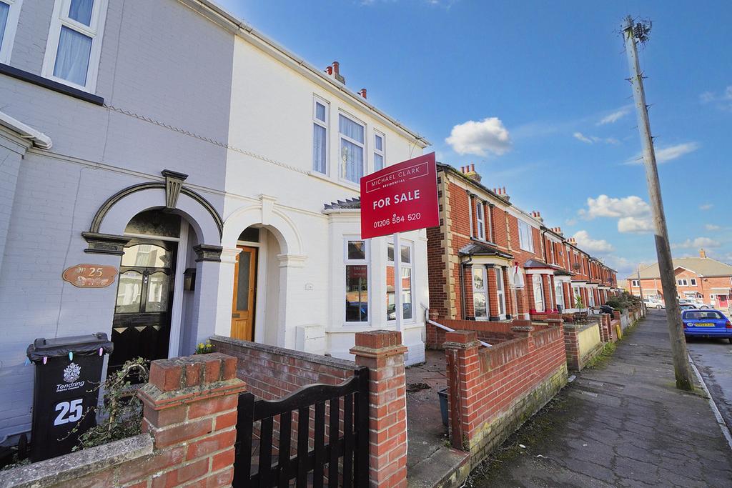 Park Road, Harwich, CO12 3 2 bed end of terrace house - £200,000