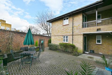 undefined, Walpole Road, Teddington TW11