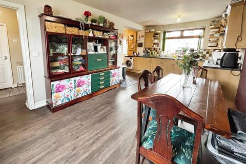 11 Fagley Drive, Bradford, BD2 3LE