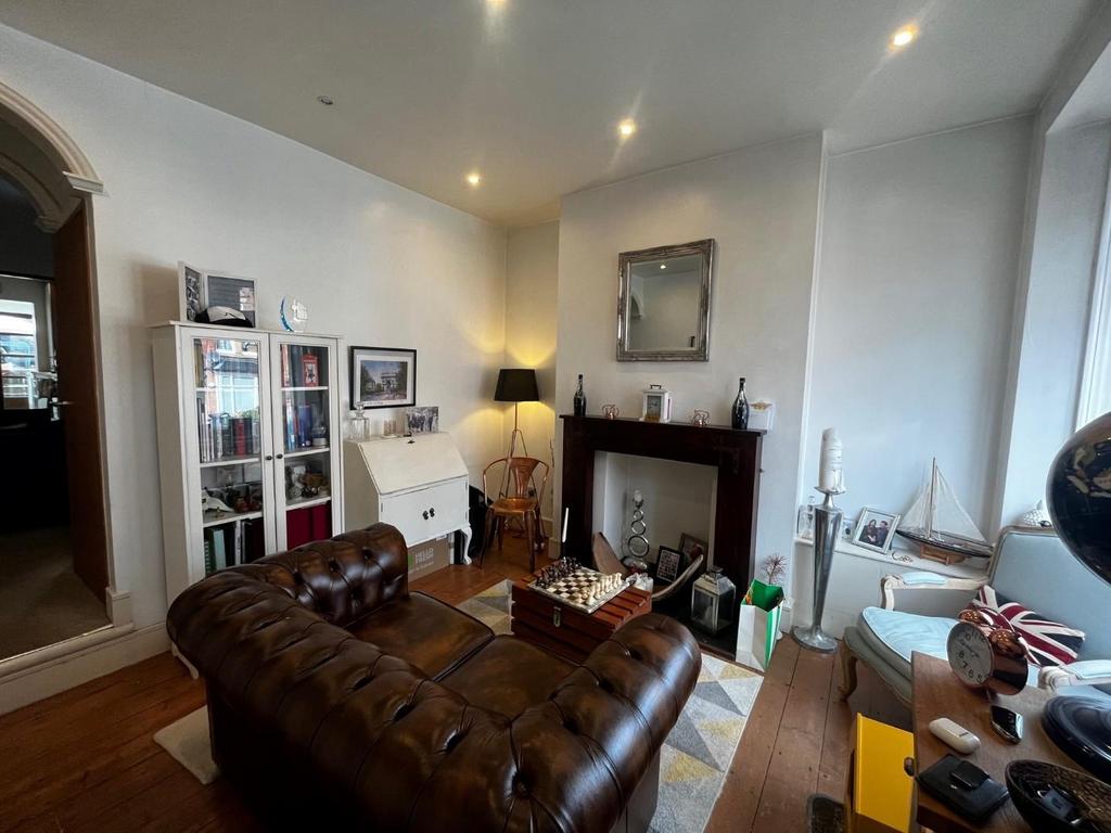 Front Reception Room 2.jpg