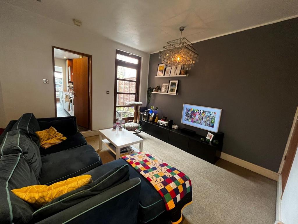 Rear Reception Room 1.jpg