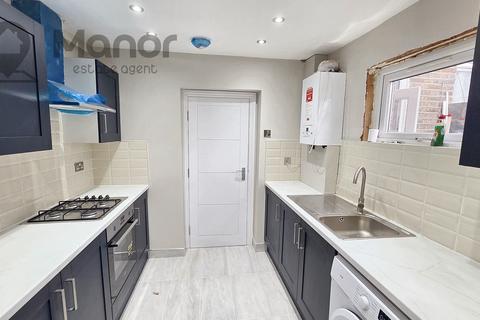 3 bedroom terraced house to rent, Pelham Road, Ilford, IG1 1RF
