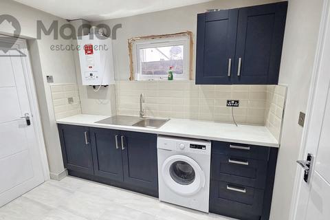 3 bedroom terraced house to rent, Pelham Road, Ilford, IG1 1RF