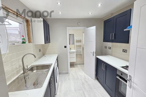 3 bedroom terraced house to rent, Pelham Road, Ilford, IG1 1RF