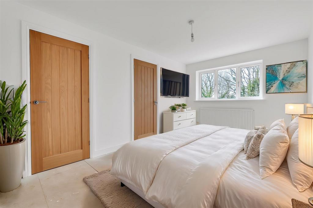 Bedroom 1a.jpg