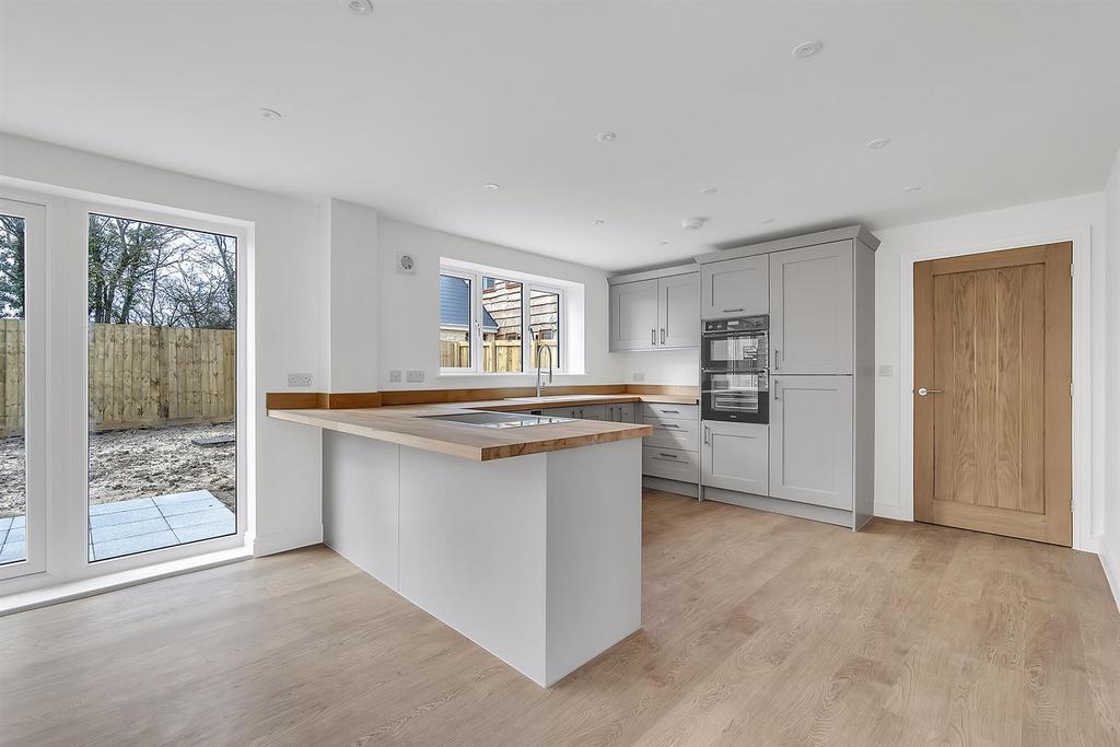 Kitchen 2.jpg