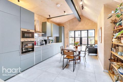 43 Myrtle Road, London, E17 8BX