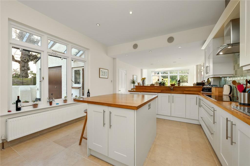 Kitchen/B&#39;fast Room