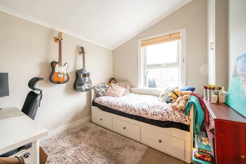 3 bedroom terraced house to rent, Harcourt Road, Stratford, London, E15