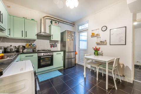 3 bedroom terraced house to rent, Harcourt Road, Stratford, London, E15