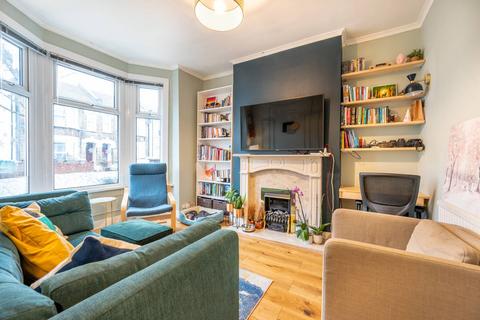 3 bedroom terraced house to rent, Harcourt Road, Stratford, London, E15
