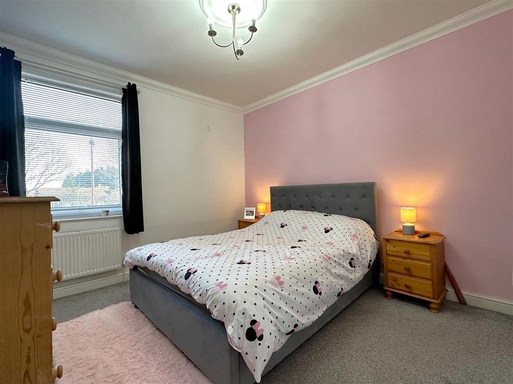 Master Bedroom 093