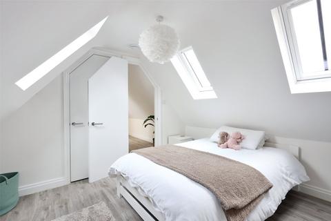4 bedroom end of terrace house to rent, Station Road, Cheltenham GL54