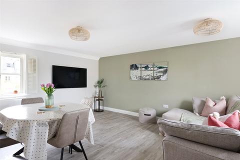 4 bedroom end of terrace house to rent, Station Road, Cheltenham GL54