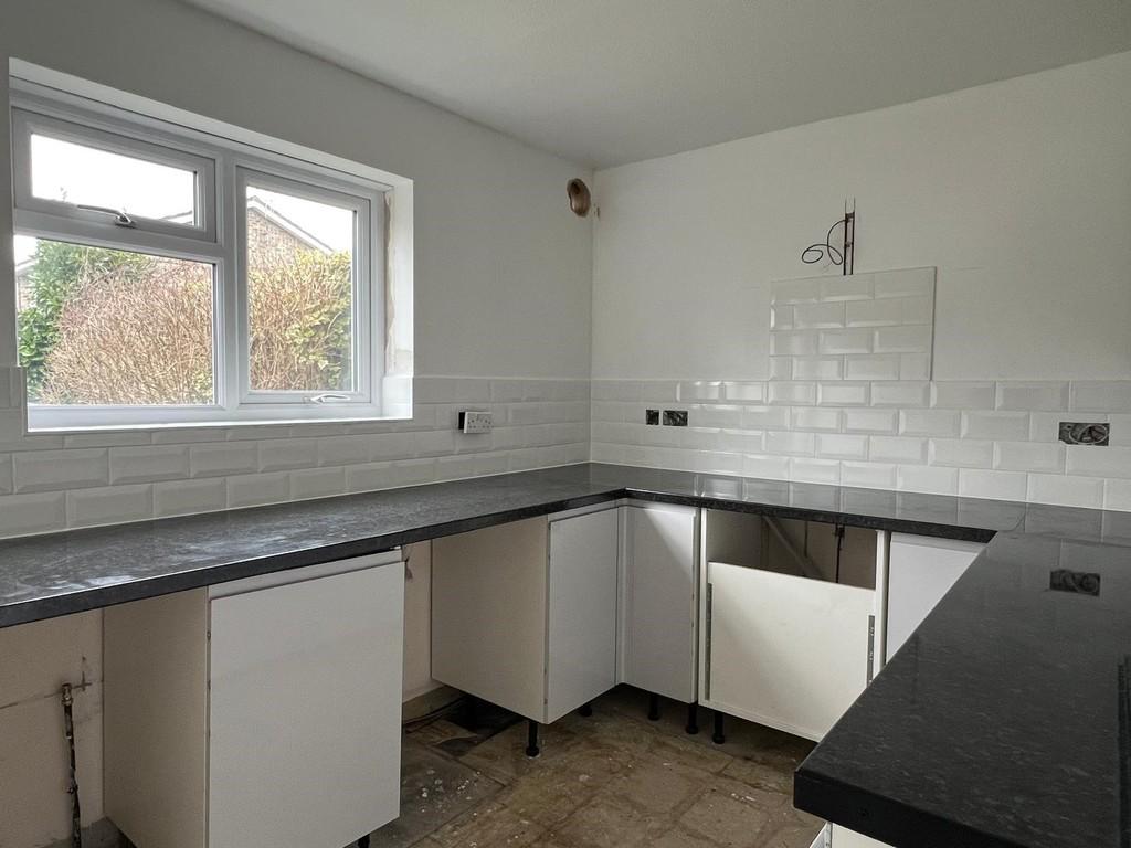 4 Meadow Court kitchen 2