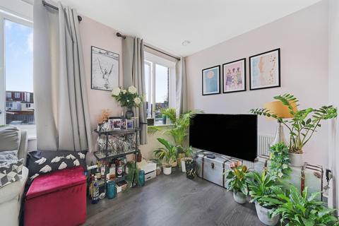 2 bedroom flat to rent, Baldwin Court, Highfield Avenue, Golders Green, NW11