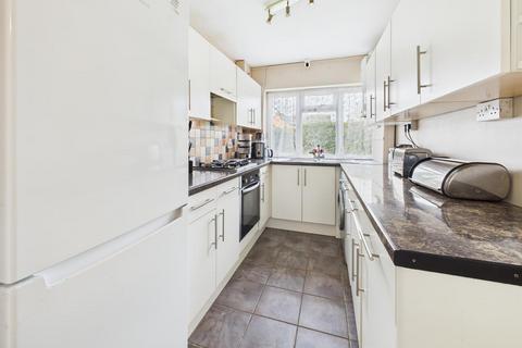 7b Dinglewell, Hucclecote, Gloucester, GL3 3HW