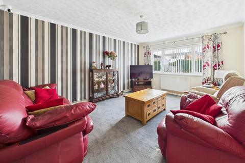7b Dinglewell, Hucclecote, Gloucester, GL3 3HW