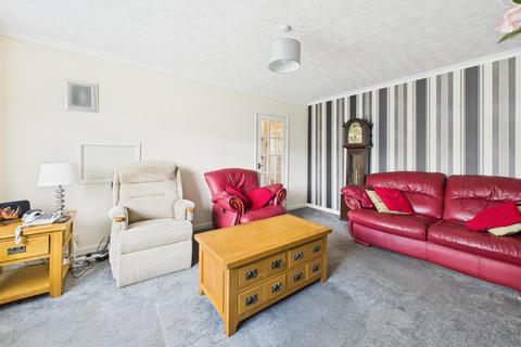 7b Dinglewell, Hucclecote, Gloucester, GL3 3HW