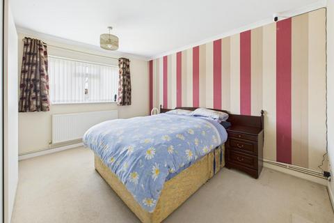 7b Dinglewell, Hucclecote, Gloucester, GL3 3HW