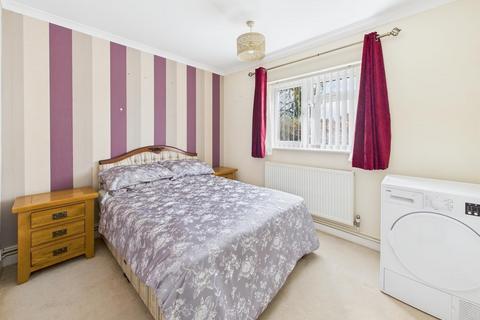 7b Dinglewell, Hucclecote, Gloucester, GL3 3HW