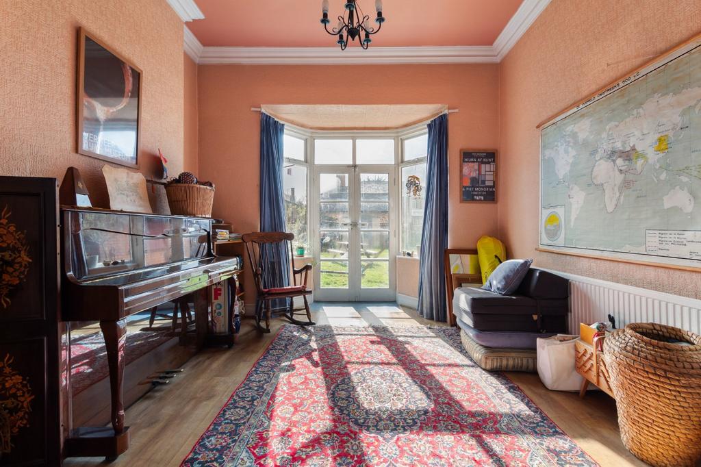 Sitting/Dining Room
