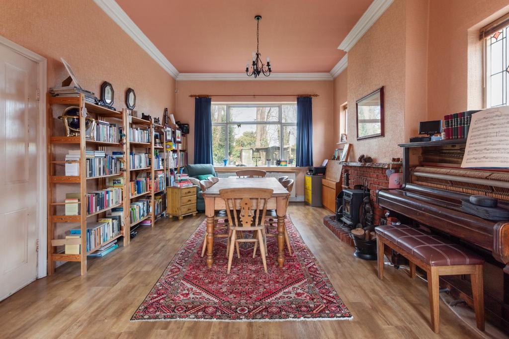Sitting/Dining Room