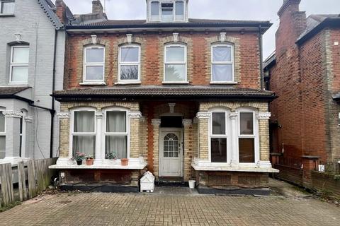 Studio to rent, Sunningfields Road, London NW4