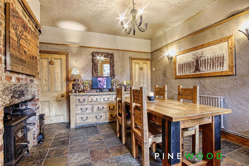 Dining/sitting room
