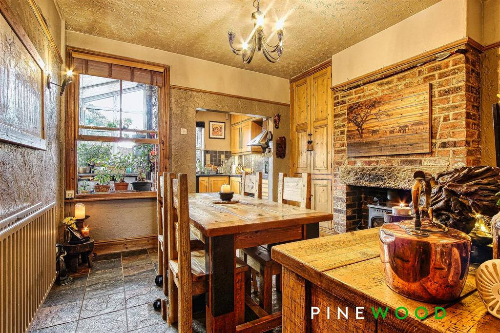 Dining/sitting room