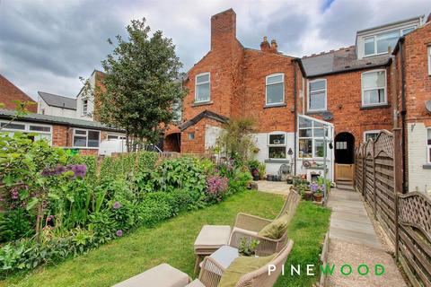 2 bedroom terraced house for sale, Chatsworth Road, Chesterfield S40
