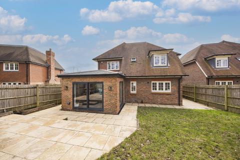 17 Parsonage Croft, Etchingham, TN19 7BY