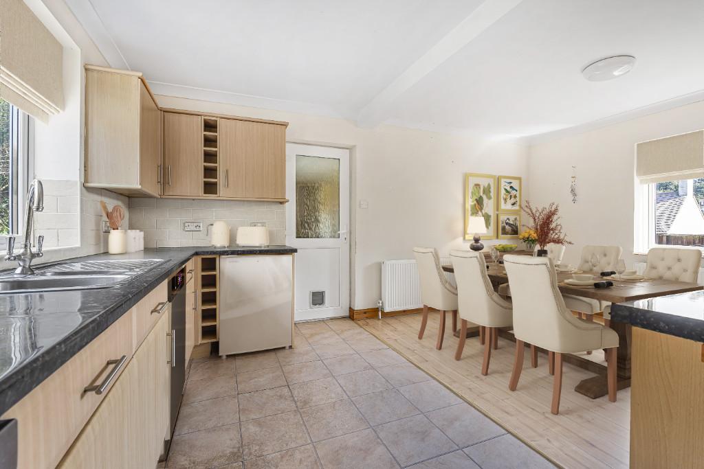 Kitchen diner 3 furnished