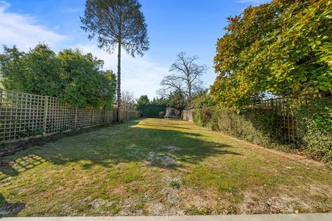 28 Carleton Avenue, Wallington, SM6 9LN
