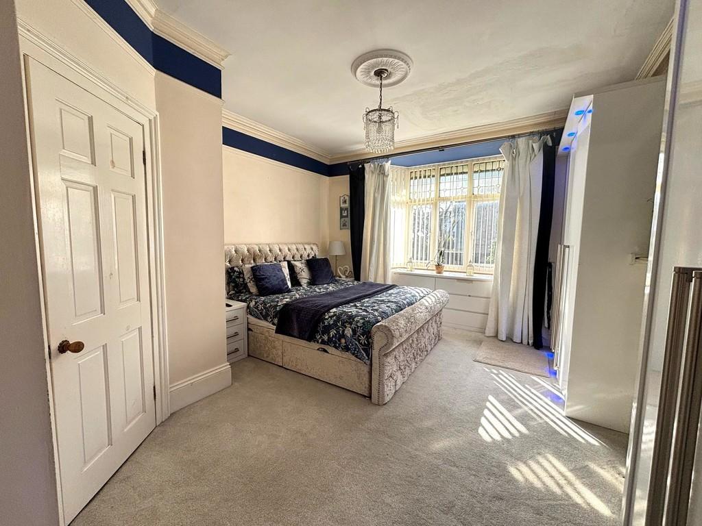 Bedroom with ensuite