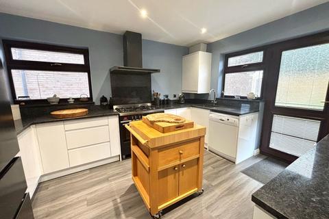 7 Buckingham Crescent, Clayton, Bradford, BD14 6EJ