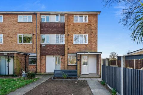 2 Bond Gardens, Wallington, SM6 7LP